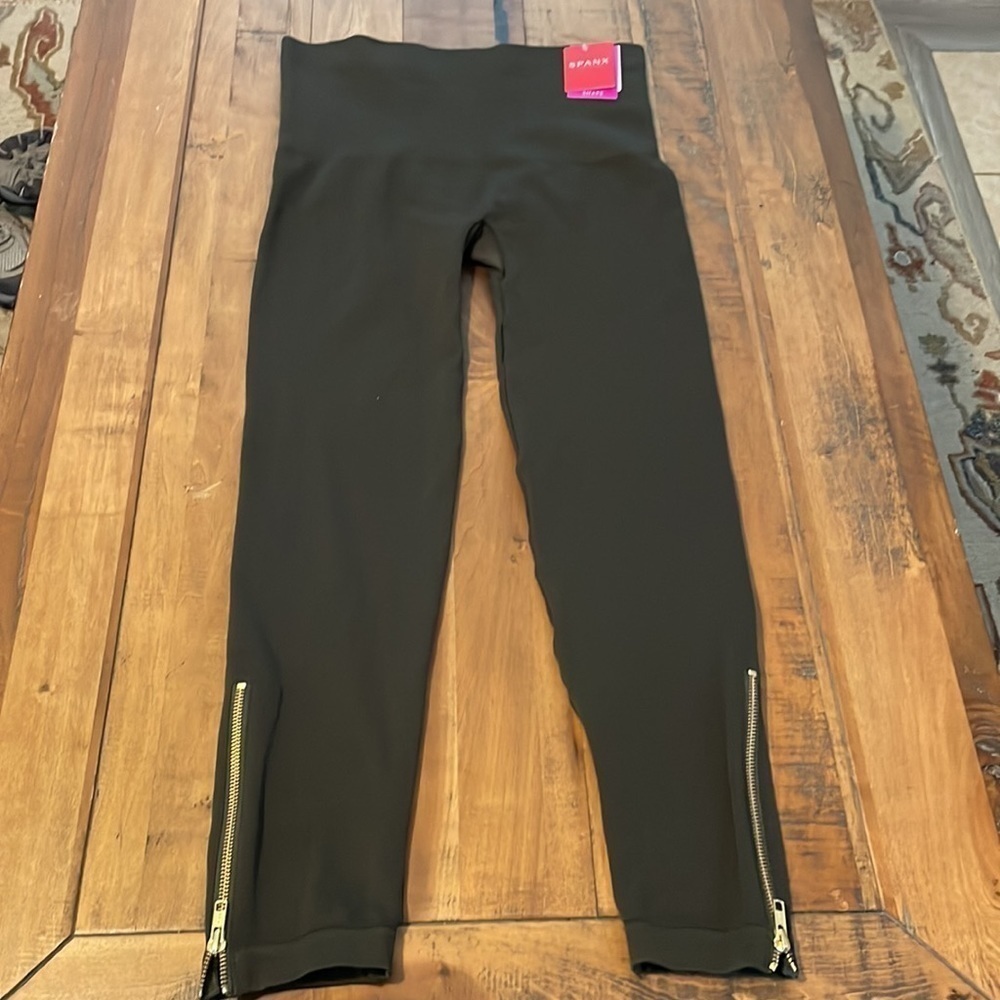 Spanx NWT Leggings w/Zipper Cuffs Size 1X